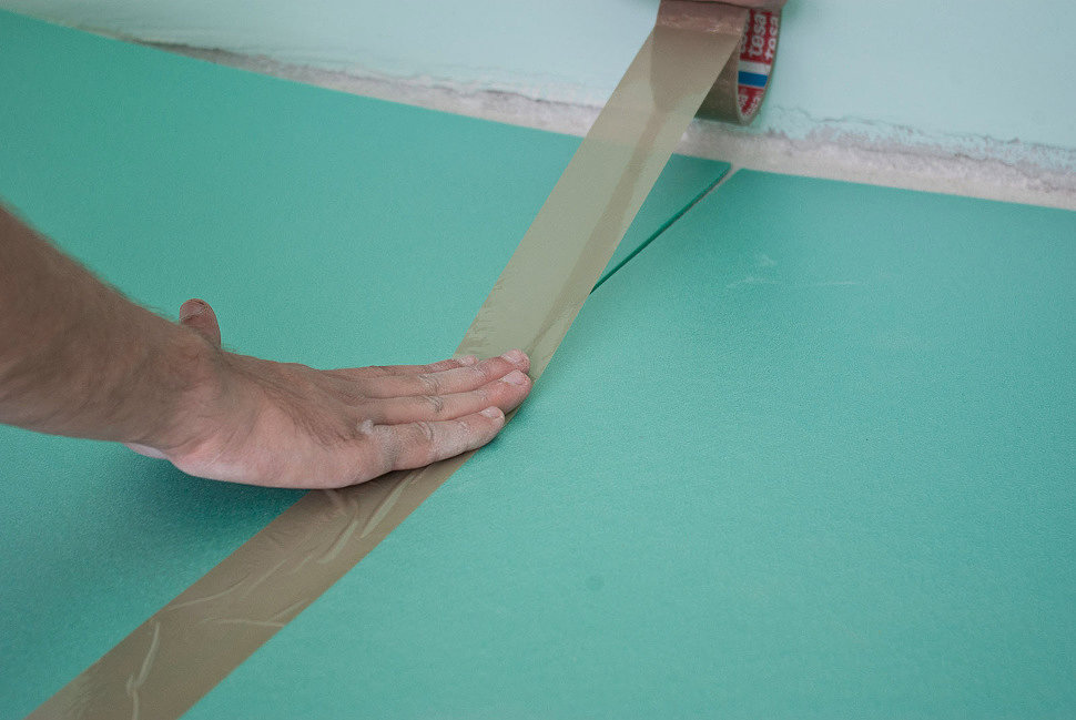 Как стелить ламинат на бетонный пол?